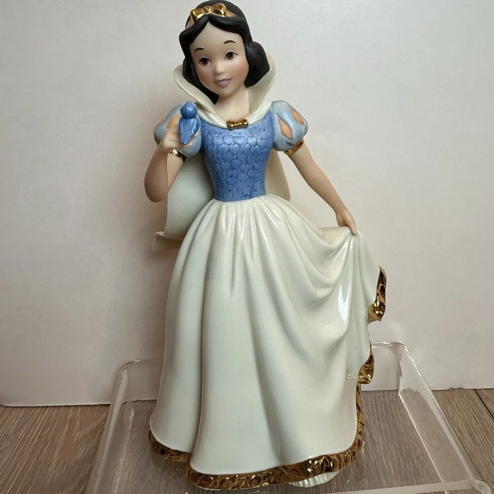 Disney Showcase Collection Snow White With Bluebird Figurine Lenox‎ W/Stand